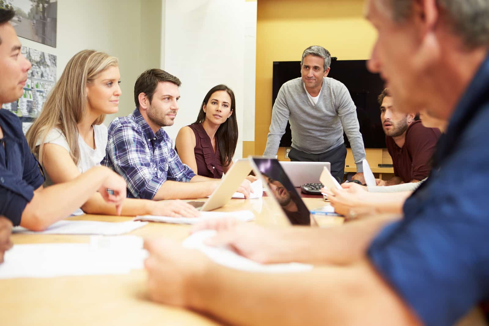 Mastermind-retreat-discussion-gain-clarity-grow-your-business